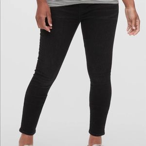 New with tags Maternity True Waist Full Panel True Skinny Jeans